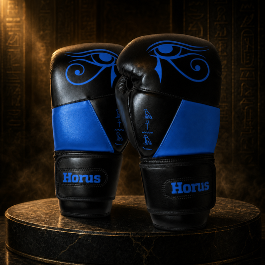 Pharao Handschuhe in Anubis-Blau auf schwarzem Basaltsockel